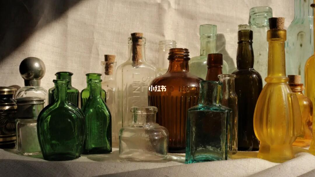 古董玻璃瓶與陽光的對(duì)話