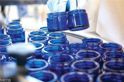 英國NYR適合誰用？Neal's Yard王牌產品盤點與玻璃瓶背后的純凈哲學